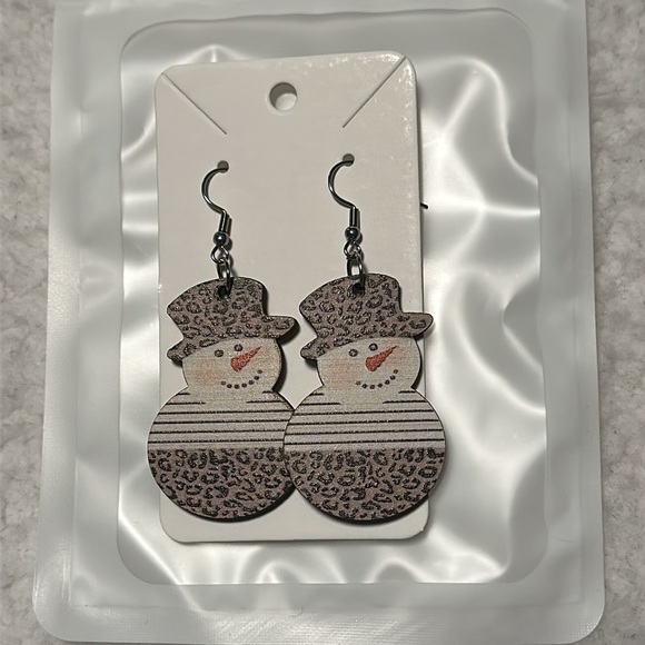 Cheetah Print Snowman Earrings…So Cute, NEW - Picture 3 of 5
